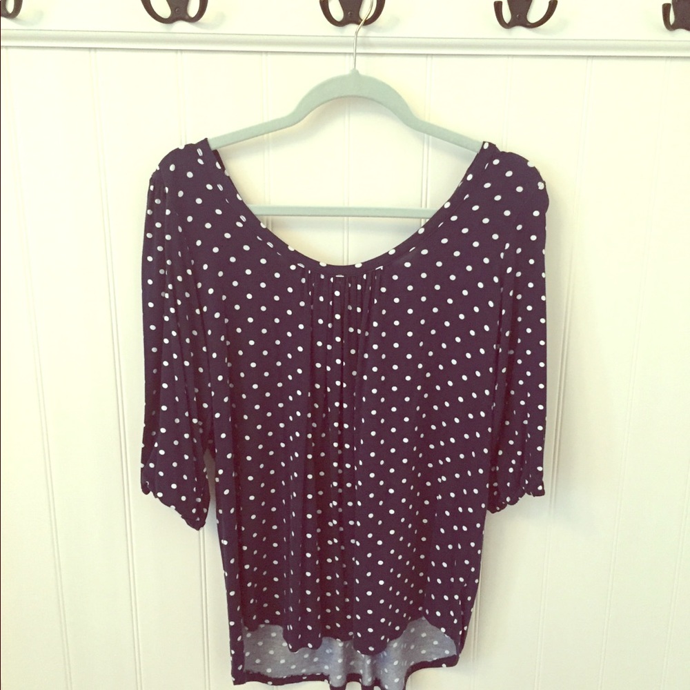 Navy blue shirt/white polka dots